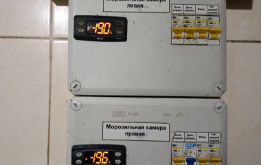 Налаштування параметрів режимів заморозки та відтаювання двох морозильних камер 